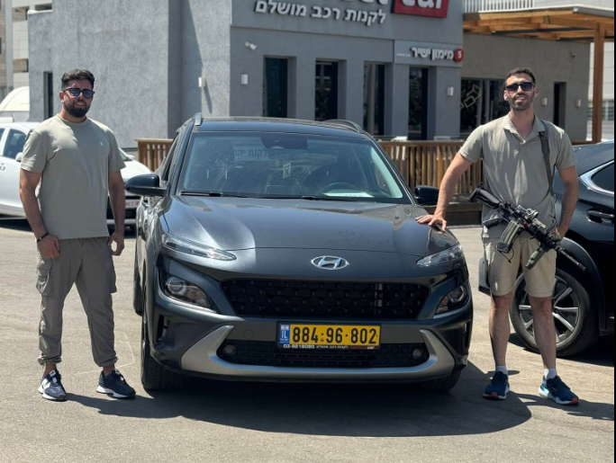 מסירת רכב ללקוח מרוצה